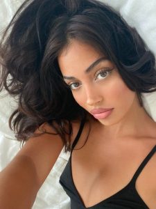 Çeşme’de Eğlenceye Hazır, Güzel Escort Bayanlarla Tanışmanın Keyfini Çıkarın!